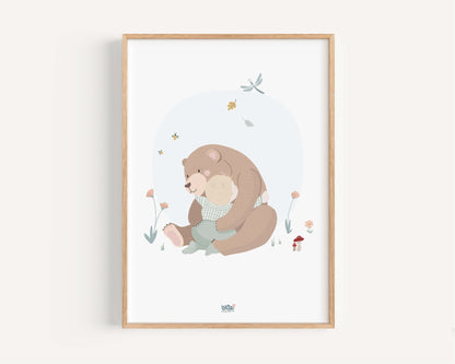 Affiche Illustrée "Câlin d'Ours" - Lune Trois - Quarts