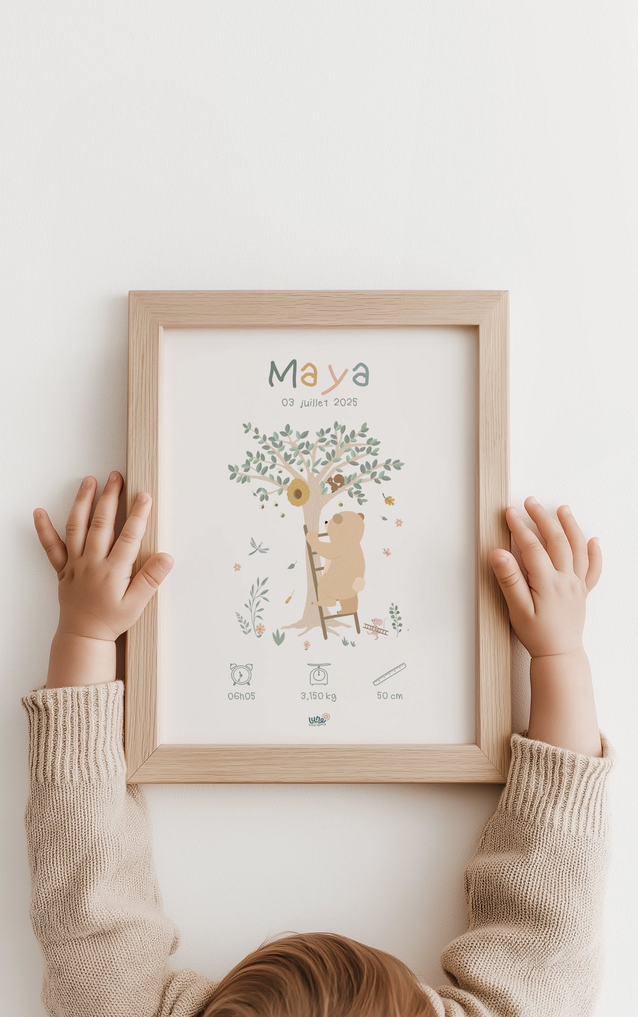 Affiche déco Illustrée personnalisée "Ours Maya" - Lune Trois - Quarts